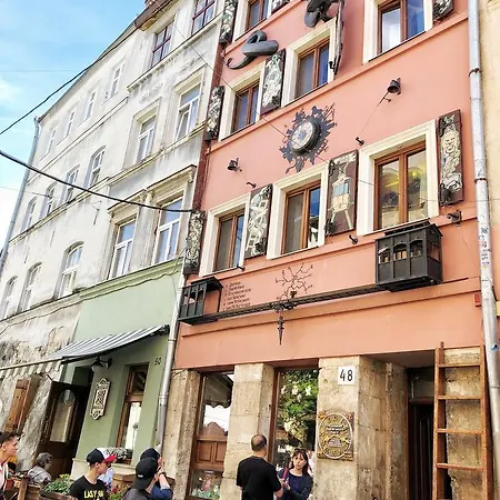 Near Rynok Square On Serbska Street リヴィウ