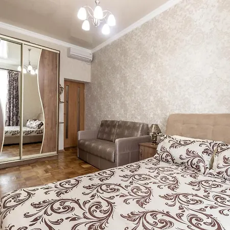 Near Rynok Square On Serbska Street * إلفيف