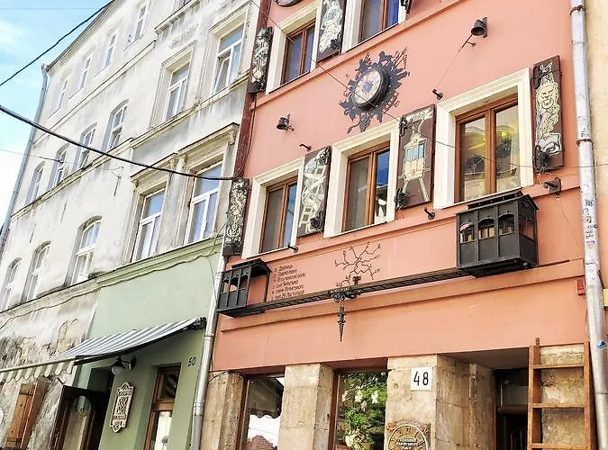 Near Rynok Square On Serbska Street Leópolis