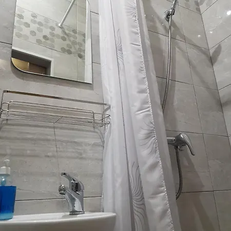 Apartment Near Rynok Square On Staroevreyska Street 아파트 *