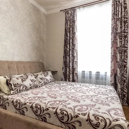 Apartments Near Rynok Square On Staroyevreyska And Fedorova Streets Apartment